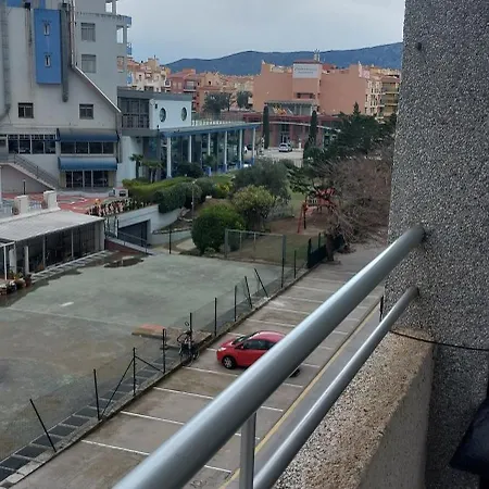 Apartment Red & House